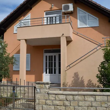 Family Guest house 3*